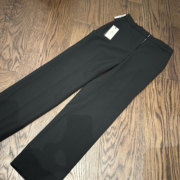 Aritzia - Babaton New Command Pant, Size 4, Black - Picture 1 of 3